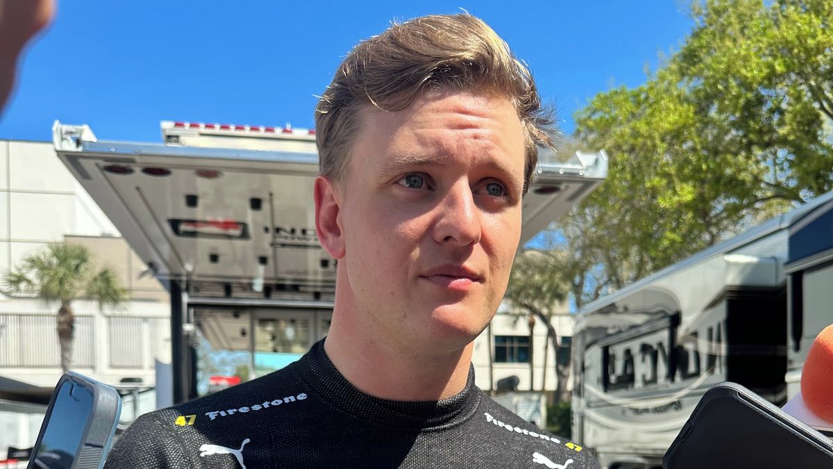 Premiéra v IndyCar Schumacherovi zhořkla. Boural už v prvním kole